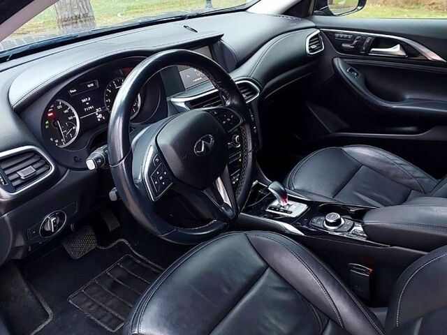 Серый Инфинити QX30, объемом двигателя 2 л и пробегом 71 тыс. км за 16399 $, фото 7 на Automoto.ua