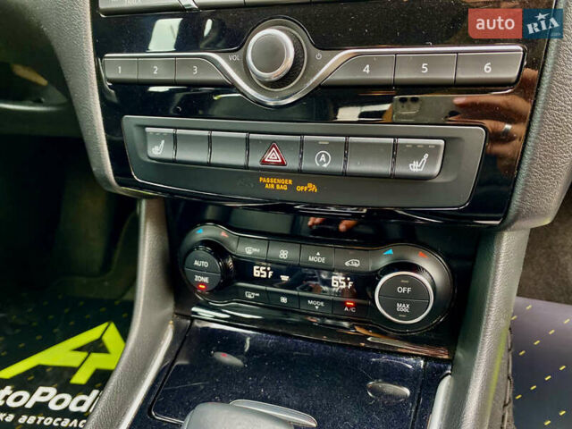 Серый Инфинити QX30, объемом двигателя 1.99 л и пробегом 98 тыс. км за 15800 $, фото 11 на Automoto.ua