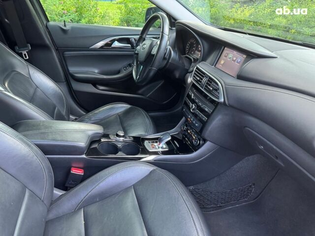 Серый Инфинити QX30, объемом двигателя 2 л и пробегом 156 тыс. км за 16990 $, фото 24 на Automoto.ua