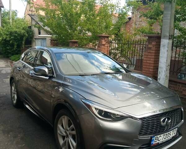 Серый Инфинити QX30, объемом двигателя 1.99 л и пробегом 56 тыс. км за 10000 $, фото 1 на Automoto.ua