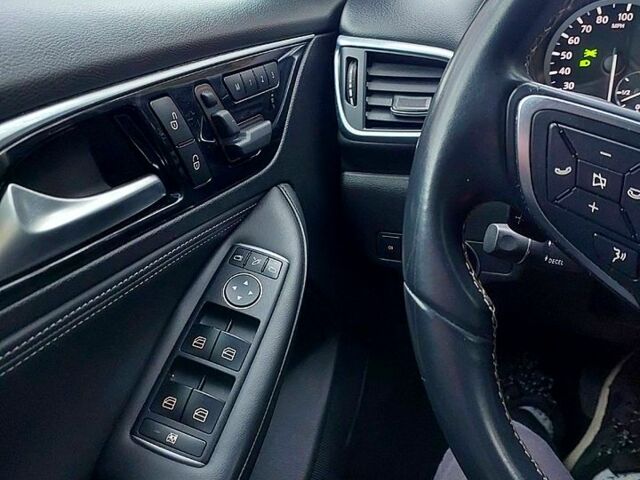 Серый Инфинити QX30, объемом двигателя 2 л и пробегом 71 тыс. км за 16399 $, фото 5 на Automoto.ua