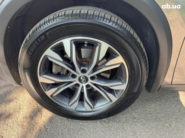 Серый Инфинити QX30, объемом двигателя 2 л и пробегом 156 тыс. км за 16990 $, фото 9 на Automoto.ua