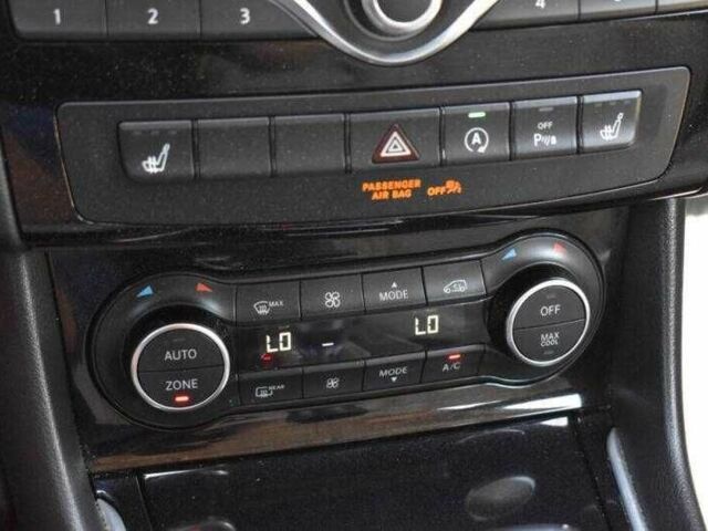 Серый Инфинити QX30, объемом двигателя 2 л и пробегом 55 тыс. км за 3000 $, фото 6 на Automoto.ua