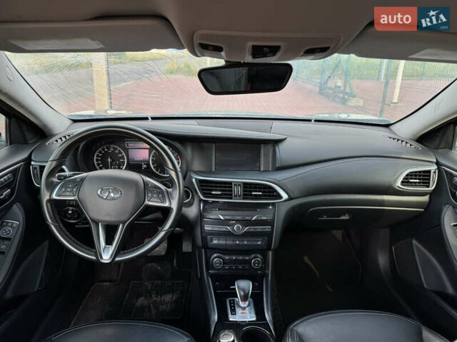 Сірий Інфініті QX30, об'ємом двигуна 2 л та пробігом 33 тис. км за 11990 $, фото 24 на Automoto.ua