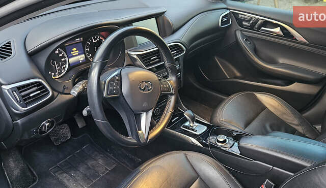 Сірий Інфініті QX30, об'ємом двигуна 1.99 л та пробігом 65 тис. км за 19700 $, фото 11 на Automoto.ua