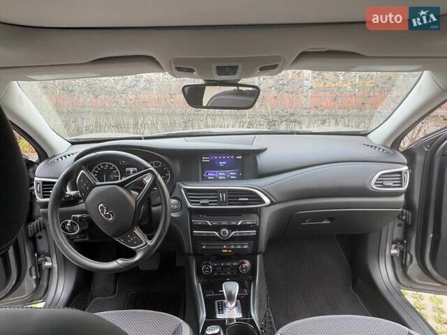 Сірий Інфініті QX30, об'ємом двигуна 1.99 л та пробігом 110 тис. км за 20000 $, фото 18 на Automoto.ua
