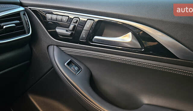 Сірий Інфініті QX30, об'ємом двигуна 1.99 л та пробігом 65 тис. км за 19700 $, фото 9 на Automoto.ua