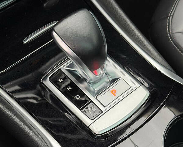 Сірий Інфініті QX30, об'ємом двигуна 2 л та пробігом 118 тис. км за 17700 $, фото 28 на Automoto.ua