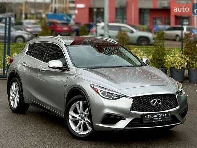 Сірий Інфініті QX30, об'ємом двигуна 2 л та пробігом 118 тис. км за 17700 $, фото 1 на Automoto.ua