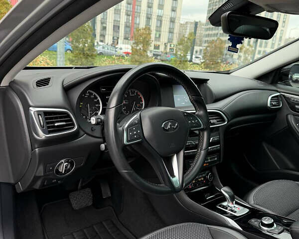 Сірий Інфініті QX30, об'ємом двигуна 2 л та пробігом 118 тис. км за 17700 $, фото 30 на Automoto.ua