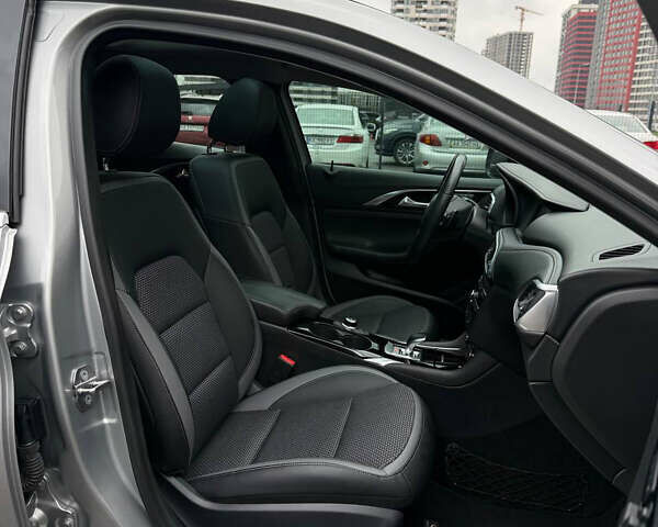 Сірий Інфініті QX30, об'ємом двигуна 2 л та пробігом 118 тис. км за 17700 $, фото 41 на Automoto.ua