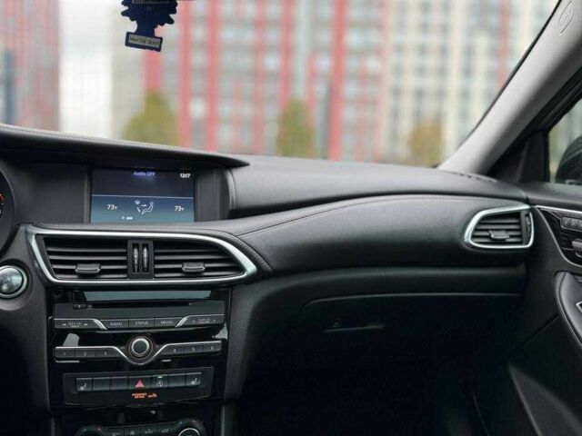 Сірий Інфініті QX30, об'ємом двигуна 2 л та пробігом 118 тис. км за 17700 $, фото 20 на Automoto.ua