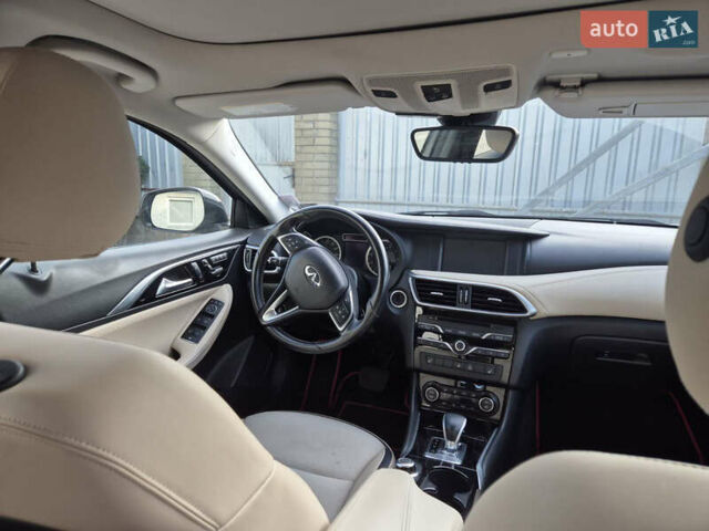 Серый Инфинити QX30, объемом двигателя 2 л и пробегом 159 тыс. км за 17000 $, фото 6 на Automoto.ua