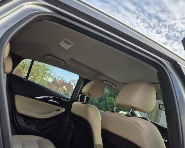 Серый Инфинити QX30, объемом двигателя 2 л и пробегом 159 тыс. км за 17000 $, фото 5 на Automoto.ua