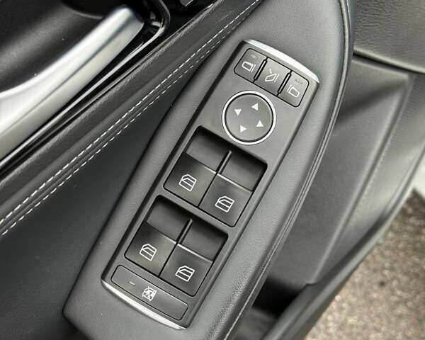 Сірий Інфініті QX30, об'ємом двигуна 2 л та пробігом 118 тис. км за 17700 $, фото 20 на Automoto.ua