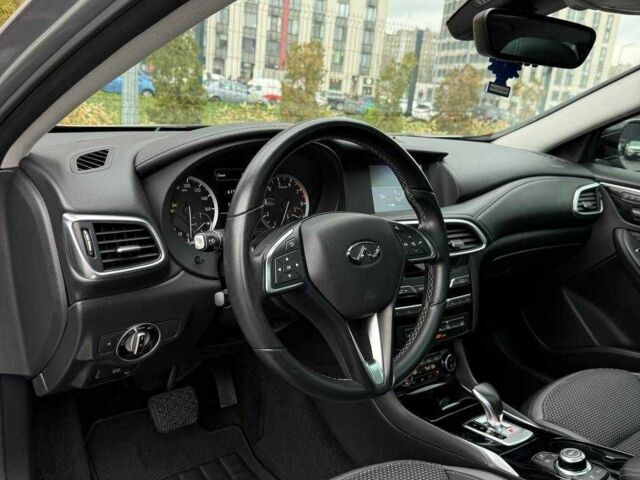 Сірий Інфініті QX30, об'ємом двигуна 2 л та пробігом 118 тис. км за 17700 $, фото 14 на Automoto.ua