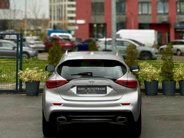 Сірий Інфініті QX30, об'ємом двигуна 2 л та пробігом 118 тис. км за 17700 $, фото 8 на Automoto.ua