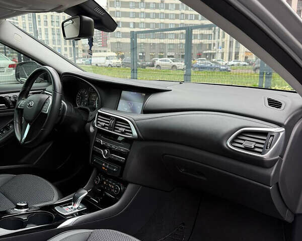 Сірий Інфініті QX30, об'ємом двигуна 2 л та пробігом 118 тис. км за 17700 $, фото 36 на Automoto.ua