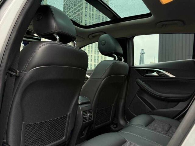 Сірий Інфініті QX30, об'ємом двигуна 2 л та пробігом 118 тис. км за 17700 $, фото 16 на Automoto.ua