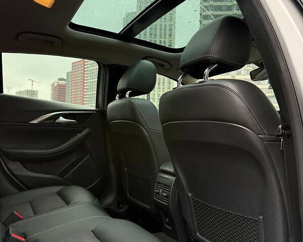 Сірий Інфініті QX30, об'ємом двигуна 2 л та пробігом 118 тис. км за 17700 $, фото 38 на Automoto.ua