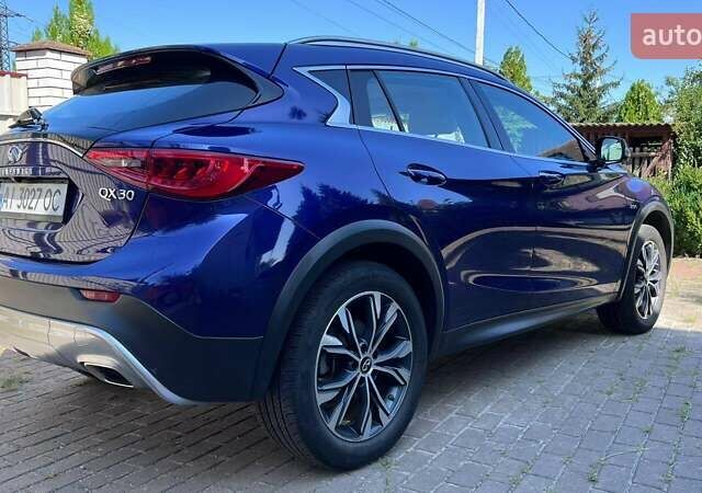 Синий Инфинити QX30, объемом двигателя 1.99 л и пробегом 47 тыс. км за 19500 $, фото 2 на Automoto.ua