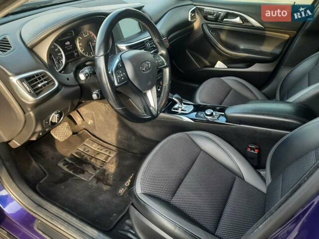 Синій Інфініті QX30, об'ємом двигуна 1.99 л та пробігом 61 тис. км за 19900 $, фото 6 на Automoto.ua