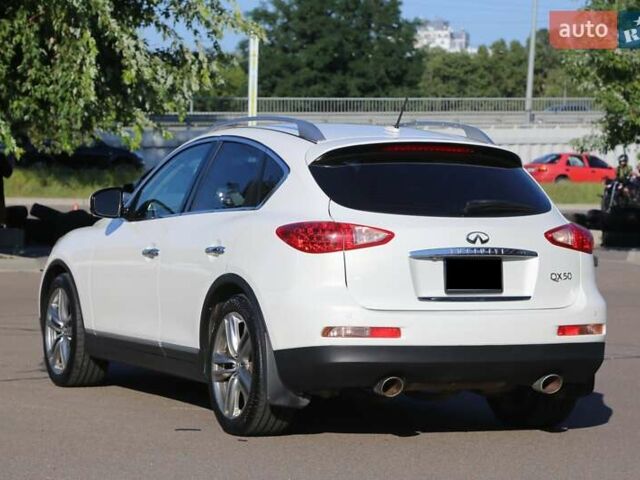 Білий Інфініті QX50, об'ємом двигуна 3.7 л та пробігом 184 тис. км за 12900 $, фото 5 на Automoto.ua