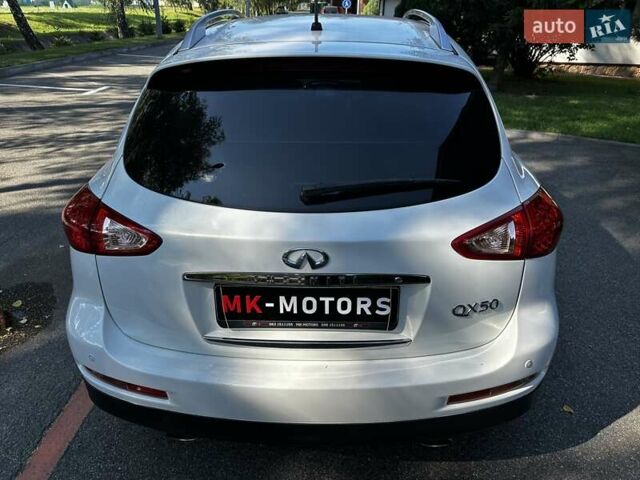 Білий Інфініті QX50, об'ємом двигуна 2.5 л та пробігом 86 тис. км за 16700 $, фото 7 на Automoto.ua
