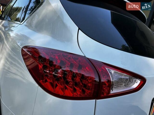 Білий Інфініті QX50, об'ємом двигуна 2.5 л та пробігом 86 тис. км за 16700 $, фото 21 на Automoto.ua