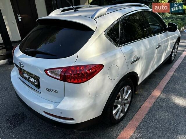 Білий Інфініті QX50, об'ємом двигуна 2.5 л та пробігом 86 тис. км за 16700 $, фото 17 на Automoto.ua