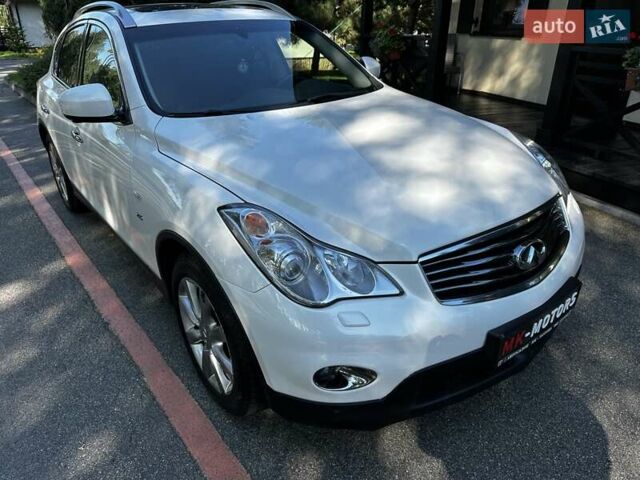 Білий Інфініті QX50, об'ємом двигуна 2.5 л та пробігом 86 тис. км за 16700 $, фото 9 на Automoto.ua