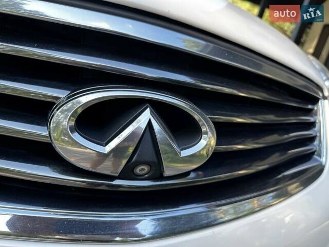 Білий Інфініті QX50, об'ємом двигуна 2.5 л та пробігом 86 тис. км за 16700 $, фото 1 на Automoto.ua