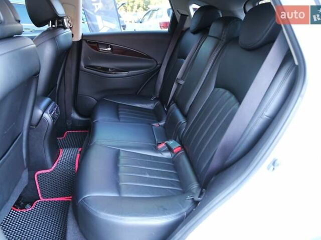 Білий Інфініті QX50, об'ємом двигуна 3.7 л та пробігом 184 тис. км за 12900 $, фото 7 на Automoto.ua