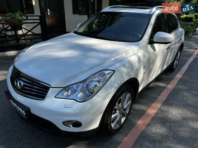 Білий Інфініті QX50, об'ємом двигуна 2.5 л та пробігом 86 тис. км за 16700 $, фото 2 на Automoto.ua