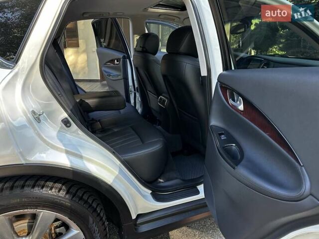Білий Інфініті QX50, об'ємом двигуна 2.5 л та пробігом 86 тис. км за 16700 $, фото 54 на Automoto.ua