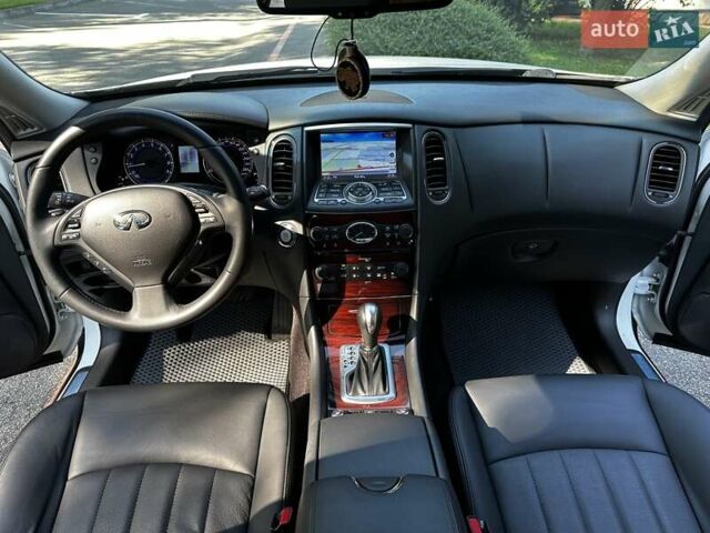 Білий Інфініті QX50, об'ємом двигуна 2.5 л та пробігом 86 тис. км за 16700 $, фото 39 на Automoto.ua