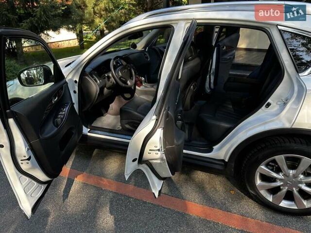 Білий Інфініті QX50, об'ємом двигуна 2.5 л та пробігом 86 тис. км за 16700 $, фото 29 на Automoto.ua