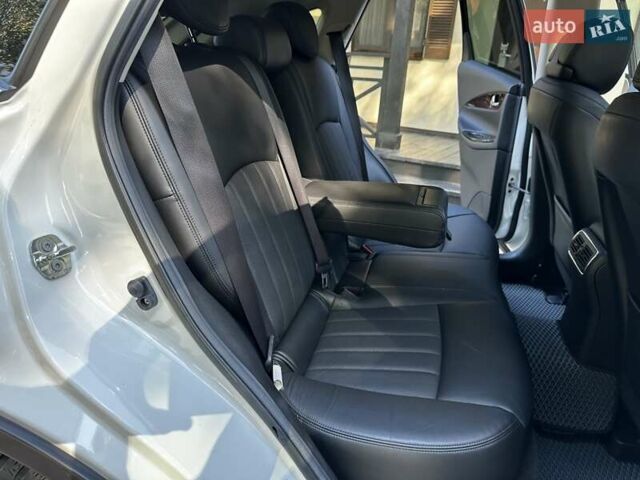 Білий Інфініті QX50, об'ємом двигуна 2.5 л та пробігом 86 тис. км за 16700 $, фото 55 на Automoto.ua