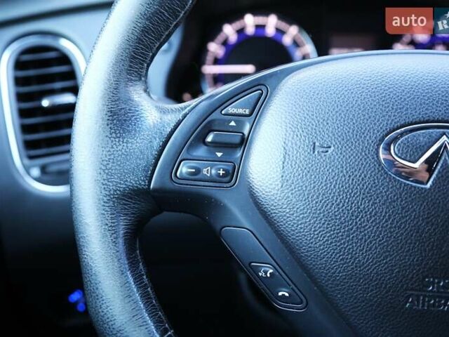 Білий Інфініті QX50, об'ємом двигуна 3.7 л та пробігом 184 тис. км за 12900 $, фото 26 на Automoto.ua