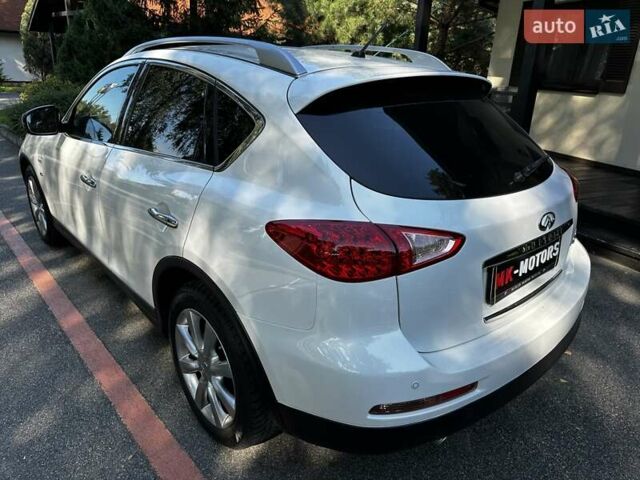 Білий Інфініті QX50, об'ємом двигуна 2.5 л та пробігом 86 тис. км за 16700 $, фото 19 на Automoto.ua