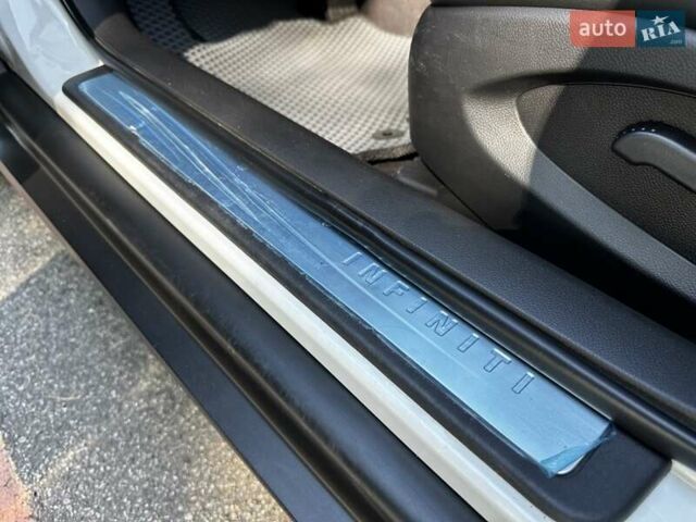 Білий Інфініті QX50, об'ємом двигуна 2.5 л та пробігом 86 тис. км за 16700 $, фото 52 на Automoto.ua