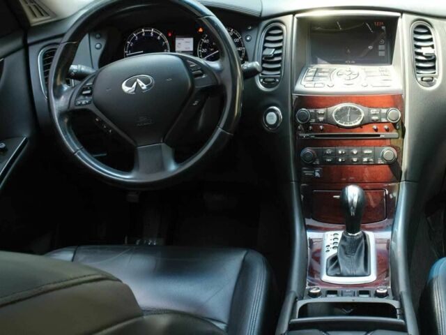 Белый Инфинити QX50, объемом двигателя 3.7 л и пробегом 78 тыс. км за 10800 $, фото 6 на Automoto.ua
