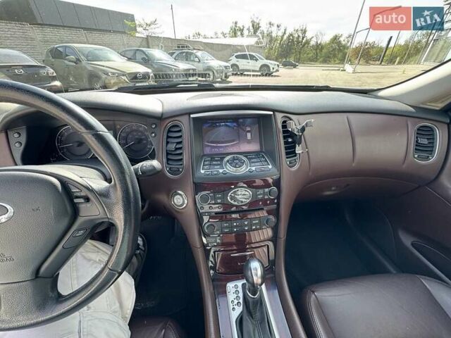 Белый Инфинити QX50, объемом двигателя 3.7 л и пробегом 102 тыс. км за 13300 $, фото 15 на Automoto.ua