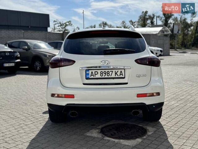 Белый Инфинити QX50, объемом двигателя 3.7 л и пробегом 102 тыс. км за 13300 $, фото 7 на Automoto.ua