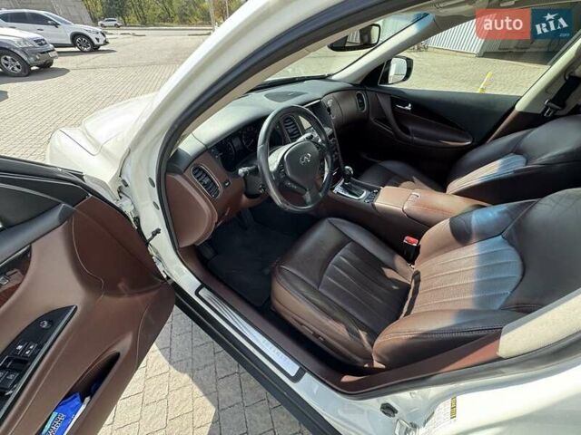 Белый Инфинити QX50, объемом двигателя 3.7 л и пробегом 102 тыс. км за 13300 $, фото 14 на Automoto.ua