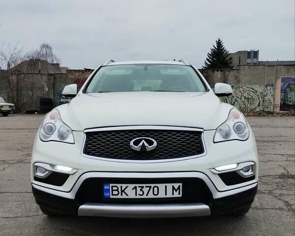 Белый Инфинити QX50, объемом двигателя 3.7 л и пробегом 125 тыс. км за 15900 $, фото 2 на Automoto.ua