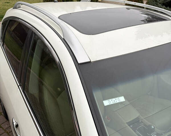 Белый Инфинити QX50, объемом двигателя 2.5 л и пробегом 135 тыс. км за 15600 $, фото 5 на Automoto.ua