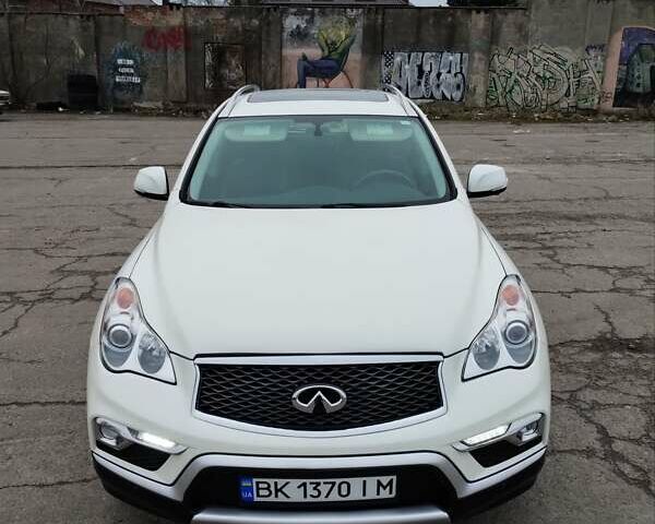 Белый Инфинити QX50, объемом двигателя 3.7 л и пробегом 125 тыс. км за 15900 $, фото 3 на Automoto.ua