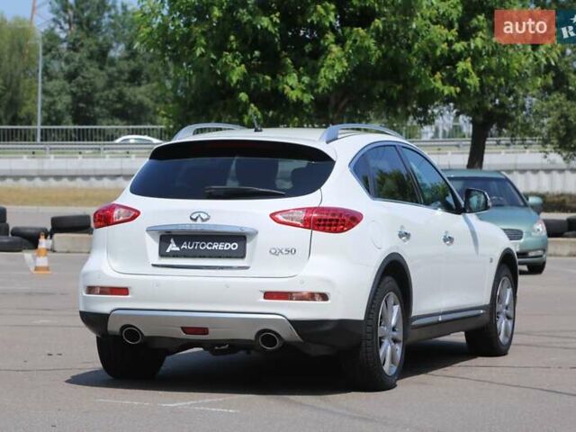 Белый Инфинити QX50, объемом двигателя 2.5 л и пробегом 18 тыс. км за 24000 $, фото 3 на Automoto.ua