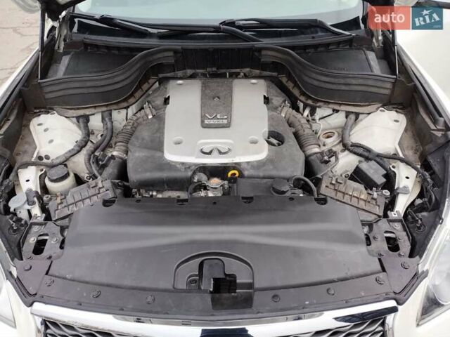 Белый Инфинити QX50, объемом двигателя 3.7 л и пробегом 125 тыс. км за 15900 $, фото 56 на Automoto.ua